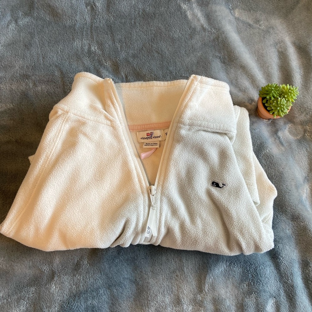 Vineyard Vines white pullover